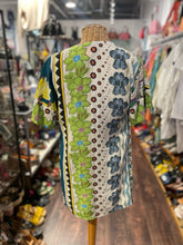 Load image into Gallery viewer, ETRO Green and beige Silk Blend Floral shortsleeve Top, Size 38