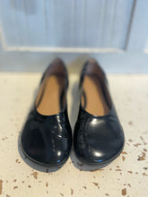 Load image into Gallery viewer, Bottega Veneta Black Patent Leather Size 39 Round Toe ballet flat Shoe