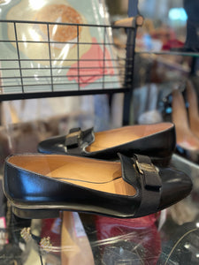 Salvatore Ferragamo Mint Condition Black Leather W/Bow Shoe, Size 8