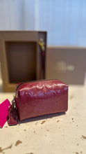Load image into Gallery viewer, Coach Fuschia patent Wristlet w/box