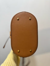 Load image into Gallery viewer, TODS Tan Leather Size Medium bucket Purse, NWT!