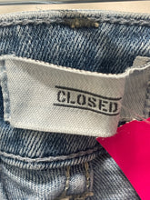Load image into Gallery viewer, CLOSED faded blue Distressed Jeans, Size 29