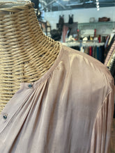 Load image into Gallery viewer, Raquel Allegra Peach Viscose blend snap button longsleeve Top, Size 2=M