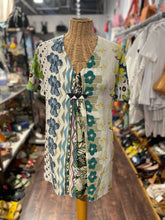 Load image into Gallery viewer, ETRO Green and beige Silk Blend Floral shortsleeve Top, Size 38