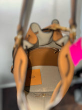 Load image into Gallery viewer, TODS Tan Leather Size Medium bucket Purse, NWT!