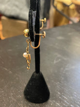 Load image into Gallery viewer, Fine Jewelry Gold Pearl 14k Earrings, Screw Back