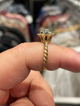 Load image into Gallery viewer, Fine Jewelry 14k Gold Diamond Floral Setting Ring, Size 6.5