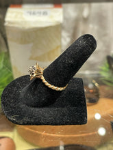 Load image into Gallery viewer, Fine Jewelry 14k Gold Diamond Floral Setting Ring, Size 6.5