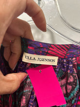 Load image into Gallery viewer, Ulla Johnson pink and purple Cotton Print Short sleeve V cut Top
