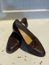 Load image into Gallery viewer, Vintage GUCCI Brown Leather Loafer, Size 35.5
