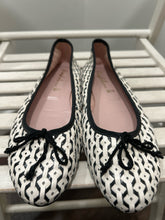 Load image into Gallery viewer, Pretty Ballerinas Black and white Leather Size 40 bow detail Flats Shoe
