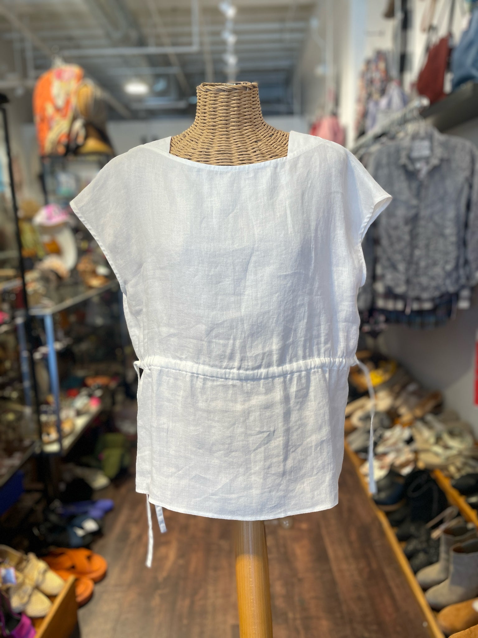 LVIR White Linen waist cinch Short sleeve Top, Size S