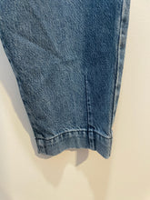 Load image into Gallery viewer, FRAME Blue Cotton Blend pleated barrel leg Jeans, Size 31
