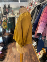 Load image into Gallery viewer, DOEN dijon Cotton scrunch Top, Size 8
