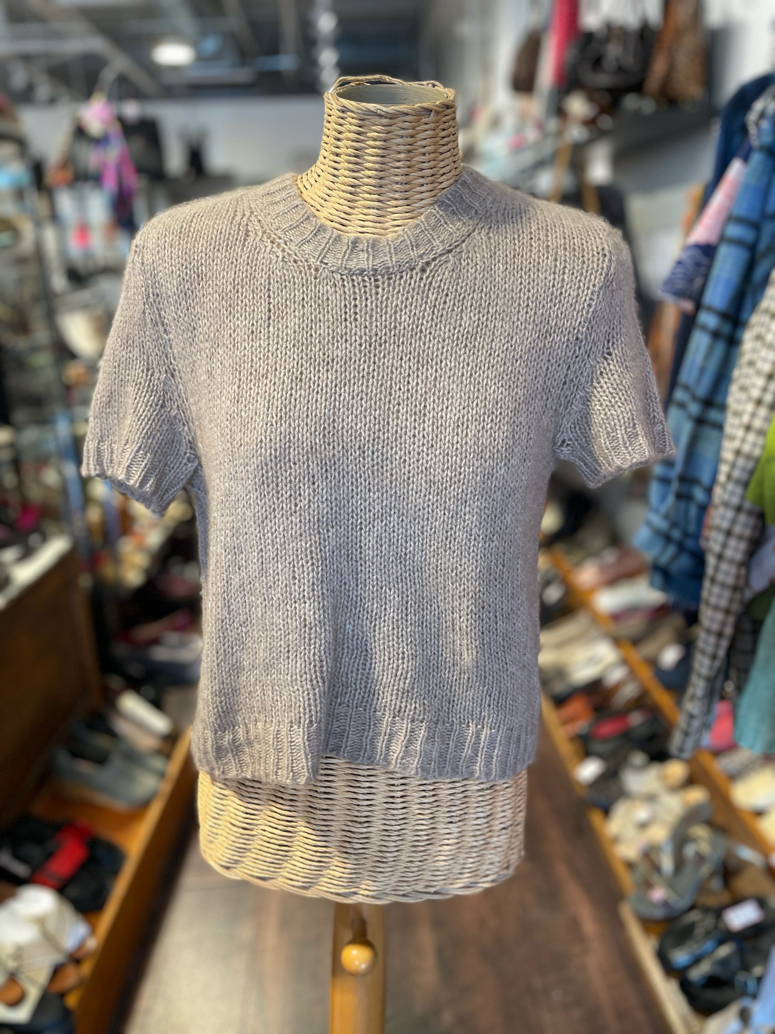 private 02 04 Taupe Cashmere Short sleeve Sweater, Size 2=Medium