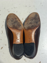 Load image into Gallery viewer, Vintage GUCCI Brown Leather Loafer, Size 35.5
