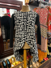 Load image into Gallery viewer, Heydari Black &amp; White LETTERING layering top Avant-Garde Top
