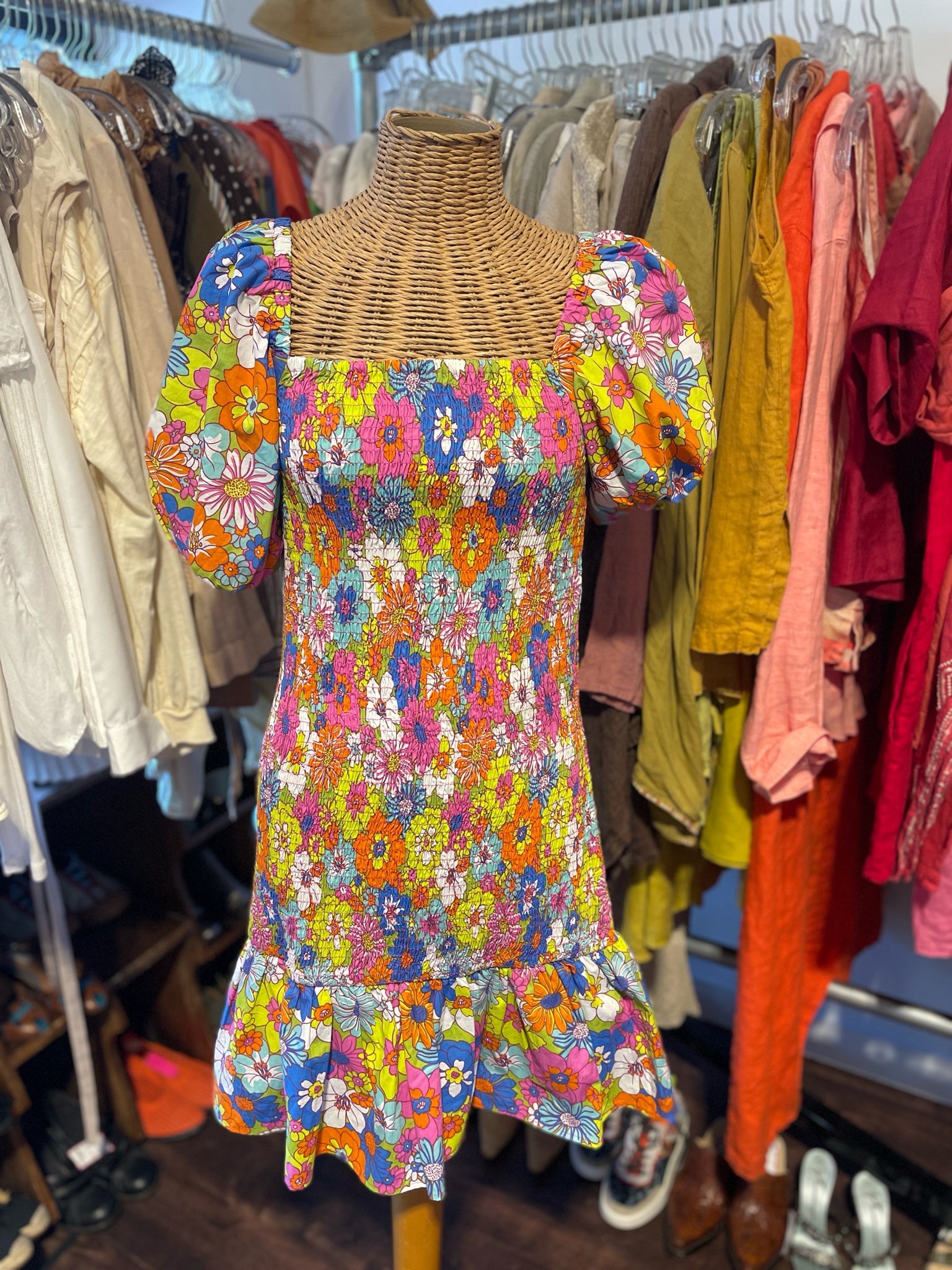 TWIST multi color Floral scrunched Dress, Size 8