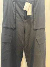 Load image into Gallery viewer, Vince Black Wide leg pant w/pockets, Size 8 NWT!
