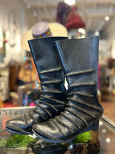 Load image into Gallery viewer, trippen Black Leather Size 39 calf length Shoe
