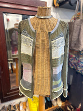 Load image into Gallery viewer, LULU - H green &amp; white Mixed mixed media Longsleeve Zipper Top
