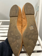 Load image into Gallery viewer, Pretty Ballerinas Tan Suede Size 41 Pointed Toe feather detail Shoe
