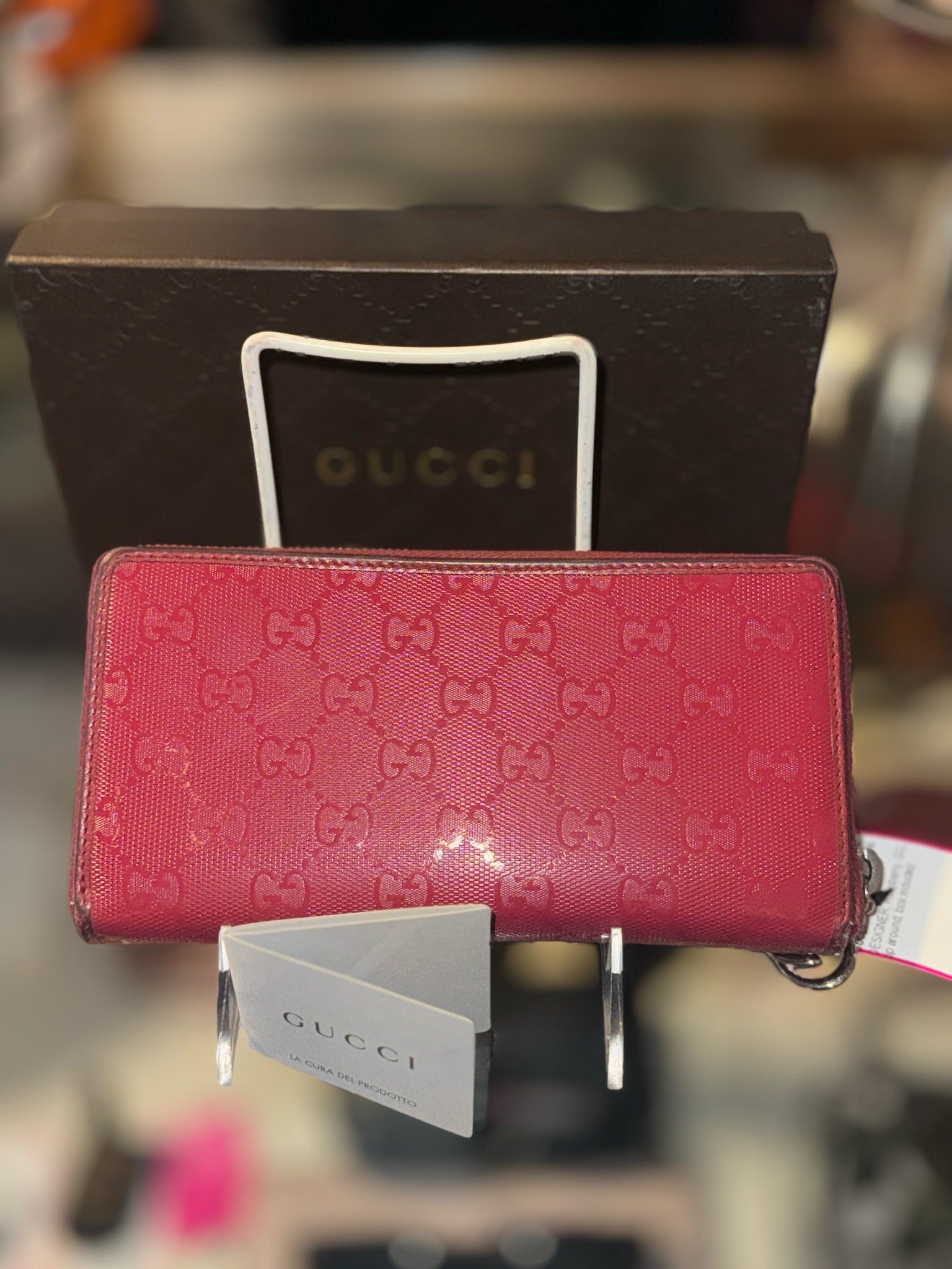 GUCCI Raspberry GG zip around Wallet, Gently Worn, W/box
