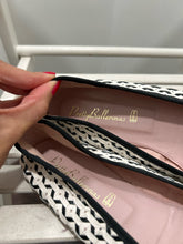 Load image into Gallery viewer, Pretty Ballerinas Black and white Leather Size 40 bow detail Flats Shoe
