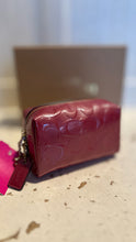 Load image into Gallery viewer, Coach Fuschia patent Wristlet w/box
