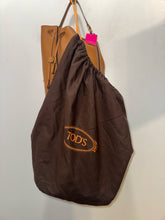 Load image into Gallery viewer, TODS Tan Leather Size Medium bucket Purse, NWT!
