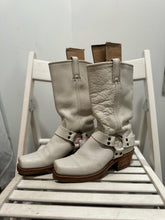 Load image into Gallery viewer, FRYE White Leather Size 7 boot western Shoe
