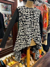 Load image into Gallery viewer, Heydari Black &amp; White LETTERING layering top Avant-Garde Top
