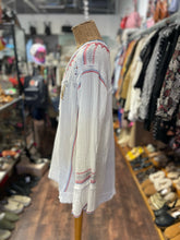 Load image into Gallery viewer, Johnny Was White Cotton &quot;embroidered objects&quot; Long sleeve Top, Size XL
