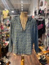 Load image into Gallery viewer, A Shirt Thing Blue &amp; Green Cotton Blend Checkered Ruffeld collar Top, Size P/S
