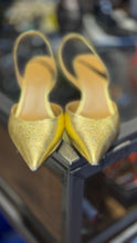 Load image into Gallery viewer, M.Gemi Gold &amp; Tan Leather Size 38 point toe heel Shoe
