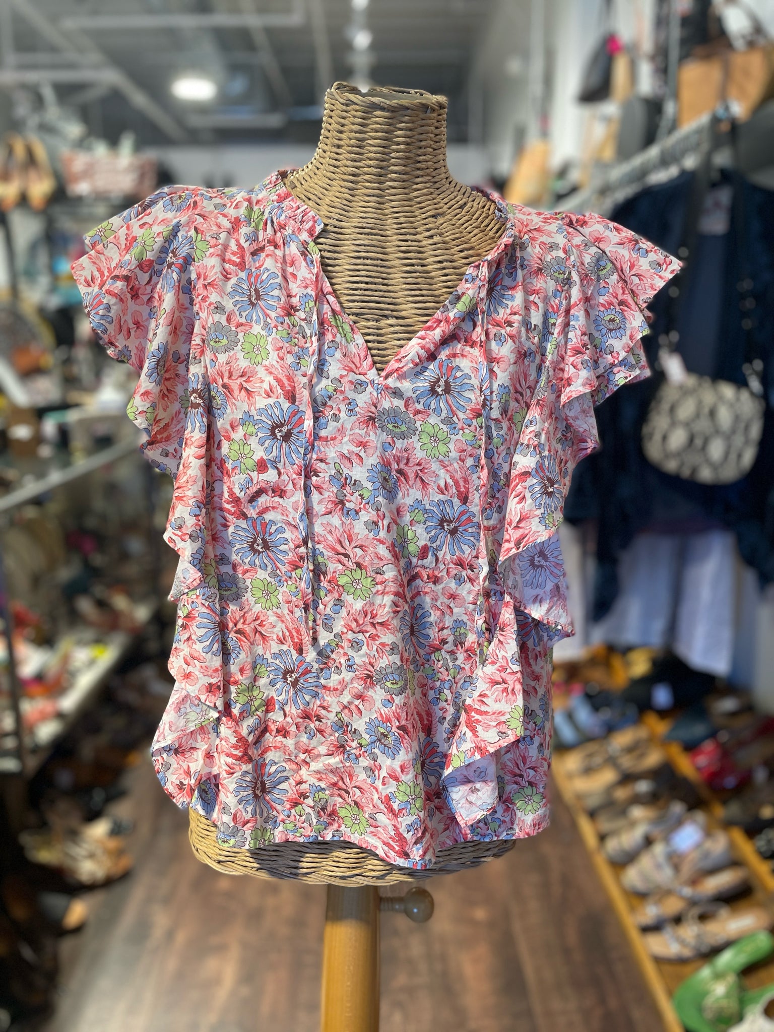 amour vert Red & white Cotton Floral NWT! Ruffle detail Top, Size XL