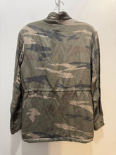 Load image into Gallery viewer, Rails Camo green Blend fur interior Utilitarian Jacket, Size S
