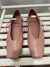 Load image into Gallery viewer, M.Gemi Pink Leather Size 38 Flat Shoe
