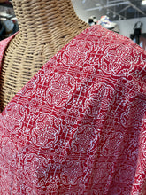Load image into Gallery viewer, Ginger Red &amp; white Blend Paisley pockets Tunic, Size S/M
