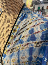 Load image into Gallery viewer, CITRON Blue &amp; Green Silk Floral Tie Dye layering top Top, Size L
