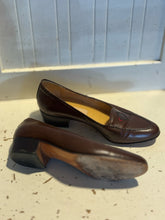 Load image into Gallery viewer, Vintage GUCCI Brown Leather Loafer, Size 35.5
