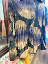 Load image into Gallery viewer, Babette black,purp &amp;bronze Poly Circle snap button longsleeve Top

