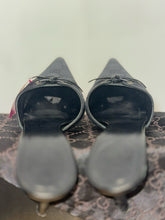 Load image into Gallery viewer, GUCCI Black Cloth Kitten heel w/duster &amp; box, Size 37.5
