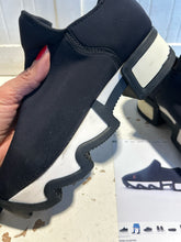 Load image into Gallery viewer, iRi Black &amp; White Shoe, Size 37
