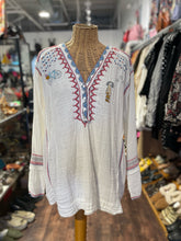 Load image into Gallery viewer, Johnny Was White Cotton &quot;embroidered objects&quot; Long sleeve Top, Size XL
