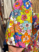 Load image into Gallery viewer, TWIST multi color Floral scrunched Dress, Size 8
