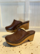 Load image into Gallery viewer, Cordani Walnut Leather Size 39 clog heel Shoe
