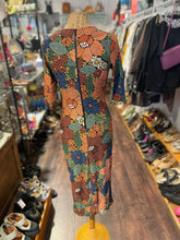 Load image into Gallery viewer, FARM Rio orange &amp; blue Blend Floral fitted 3/4 sleeve Dress, Size S
