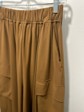 Load image into Gallery viewer, RUTI Wheat Nylon &amp; Spandex Elastic Waist Cropped Wid leg Pant, Size S/M
