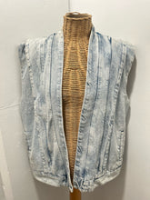 Load image into Gallery viewer, maison stella et suzie Blue Cotton Acid Wash Vest
